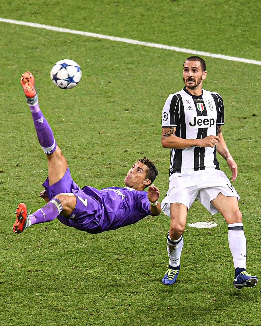 老将强硬打成2+1，全队振奋（老将强攻打成2+1，瞬间点燃全队士气）