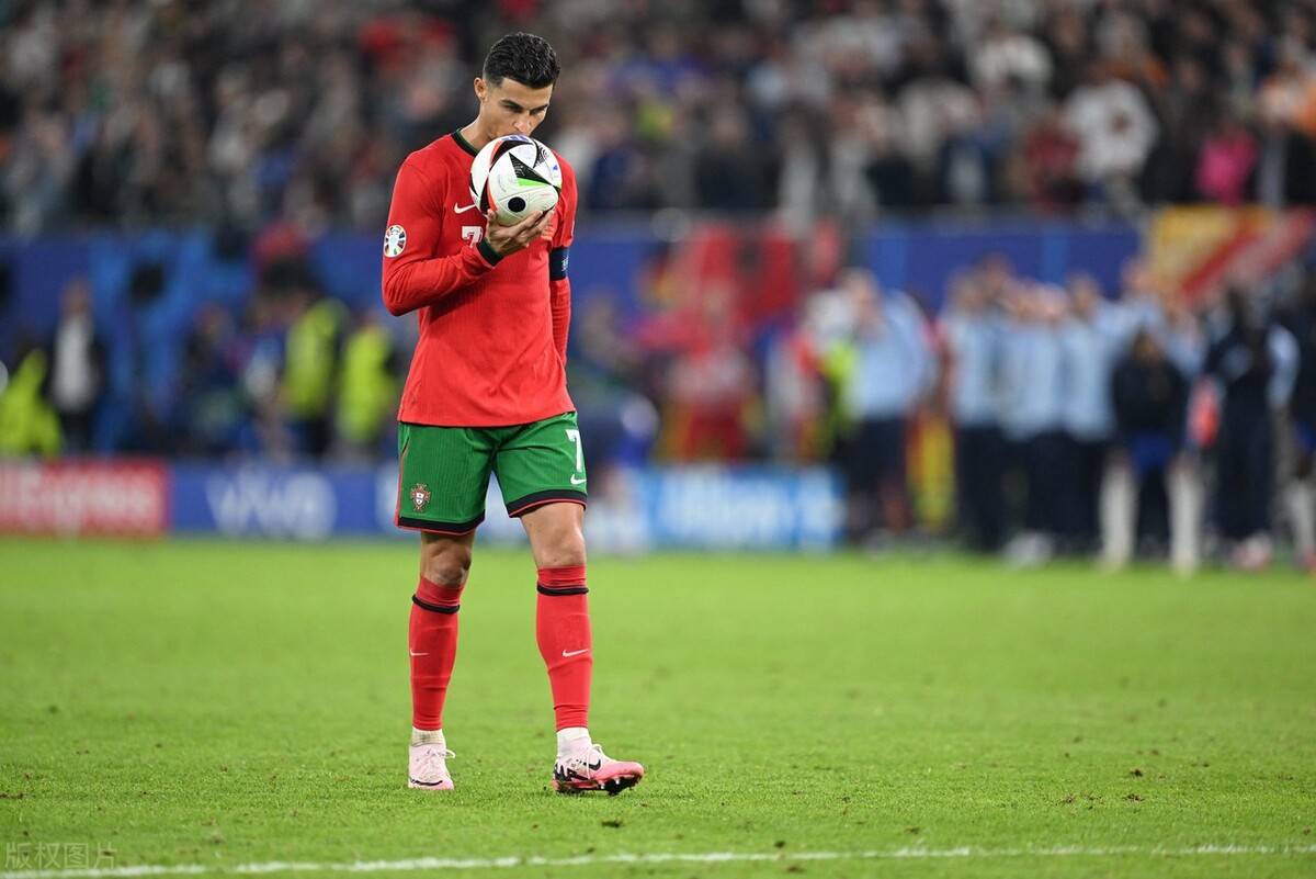 喀麦隆非洲杯大名单：姆伯莫领衔，巴索戈在列，奥纳纳无缘（喀麦隆非洲杯名单出炉：姆伯莫领衔，巴索戈入围，奥纳纳落选）