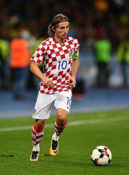 记者：维尼修斯女友在美国涉嫌欠税，可能无法陪他参加世界杯（记者称维尼修斯女友在美涉嫌欠税，或难陪同其出征世界杯）