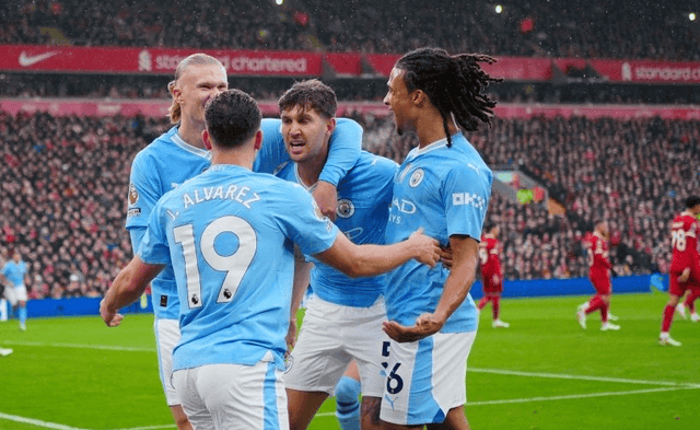 “黄袍”加身，里约热内卢基督像穿上黄潜球衣（里约基督像身披黄潜球衣）