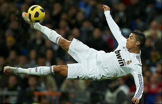 贾府球员努里心脏骤停后留下后遗症，家人：他现在能表达情绪（贾府球员努里心脏骤停后遗症仍在，家人称其已能表达情绪）